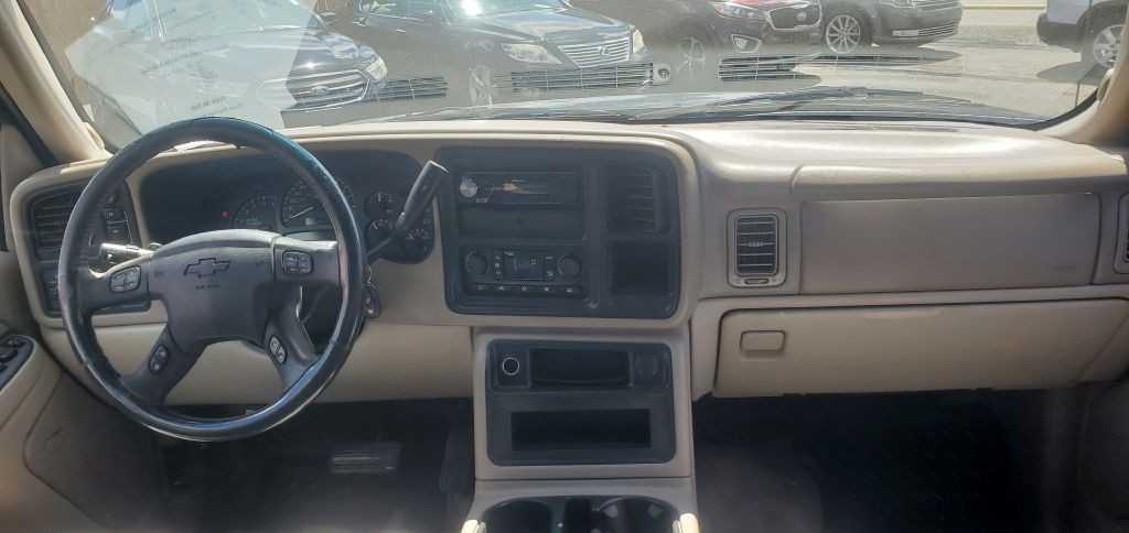 2005 Chevrolet Avalanche Image 3