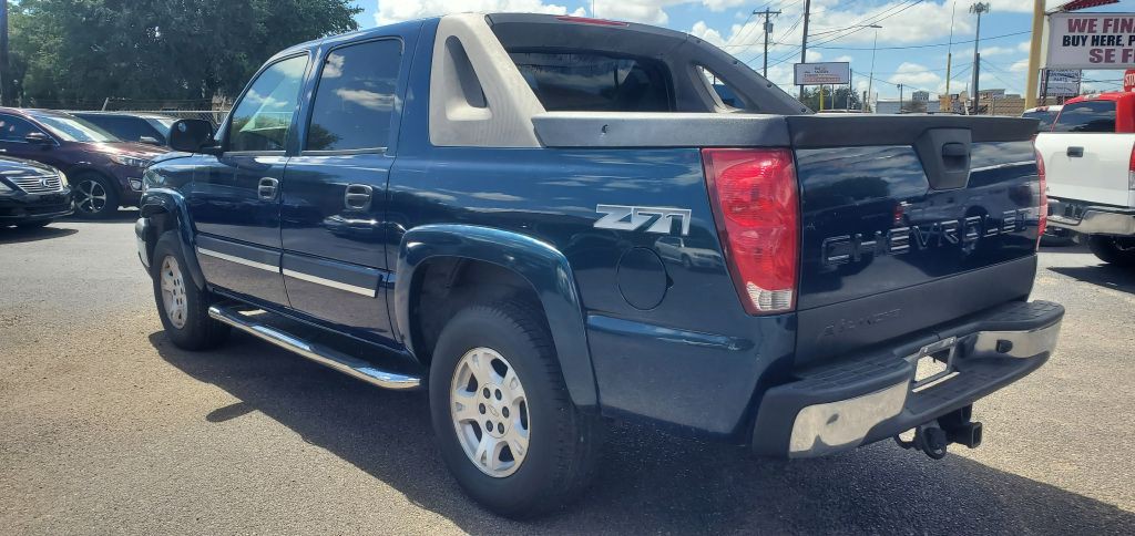 2005 Chevrolet Avalanche Image 12