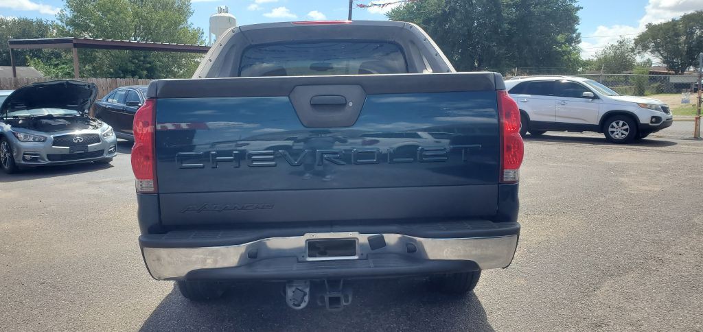 2005 Chevrolet Avalanche Image 13