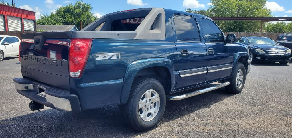 2005 Chevrolet Avalanche Image 14