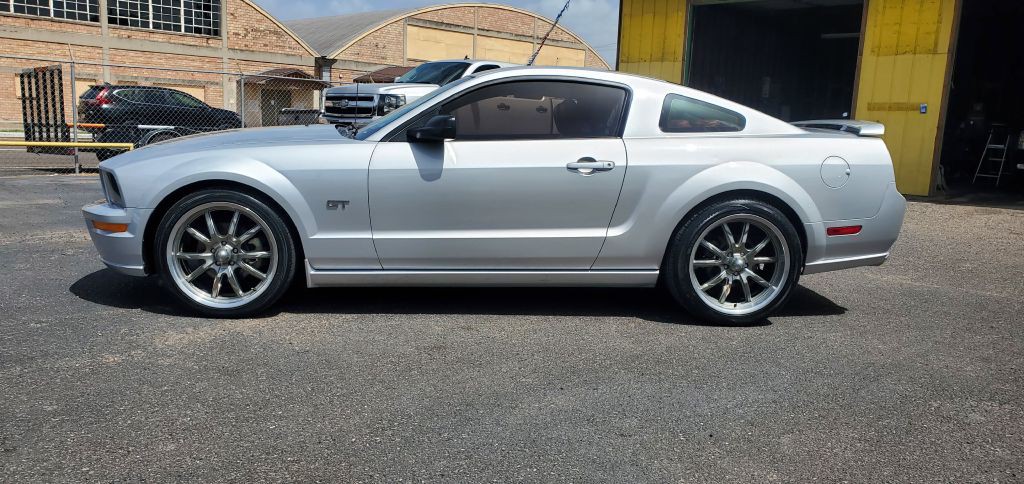 2006 Ford Mustang Image 2