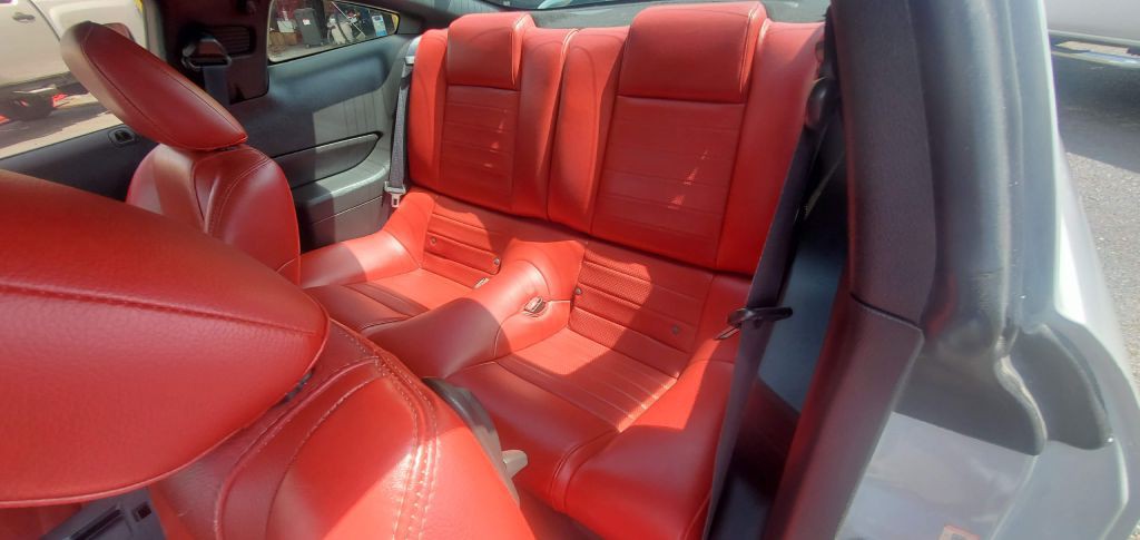 2006 Ford Mustang Image 12
