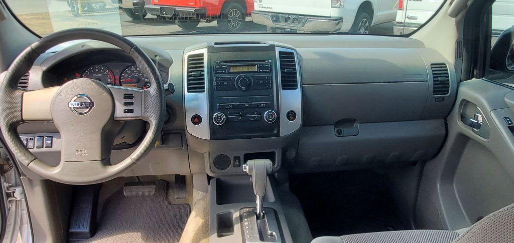 2012 Nissan Frontier Image 2