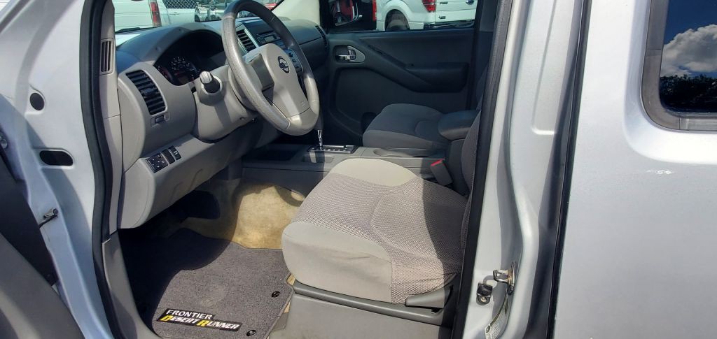 2012 Nissan Frontier Image 3