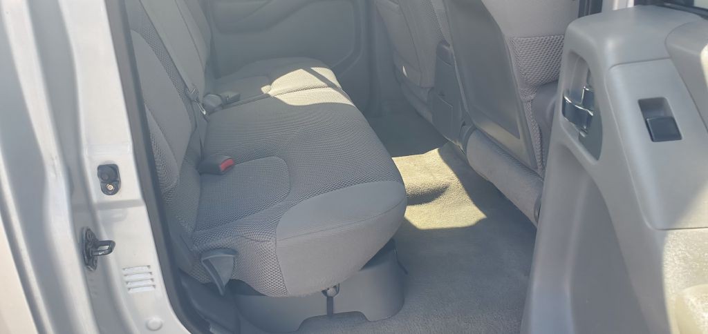 2012 Nissan Frontier Image 10
