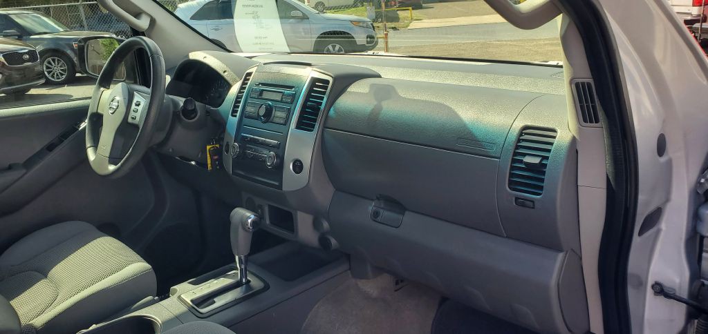 2012 Nissan Frontier Image 11