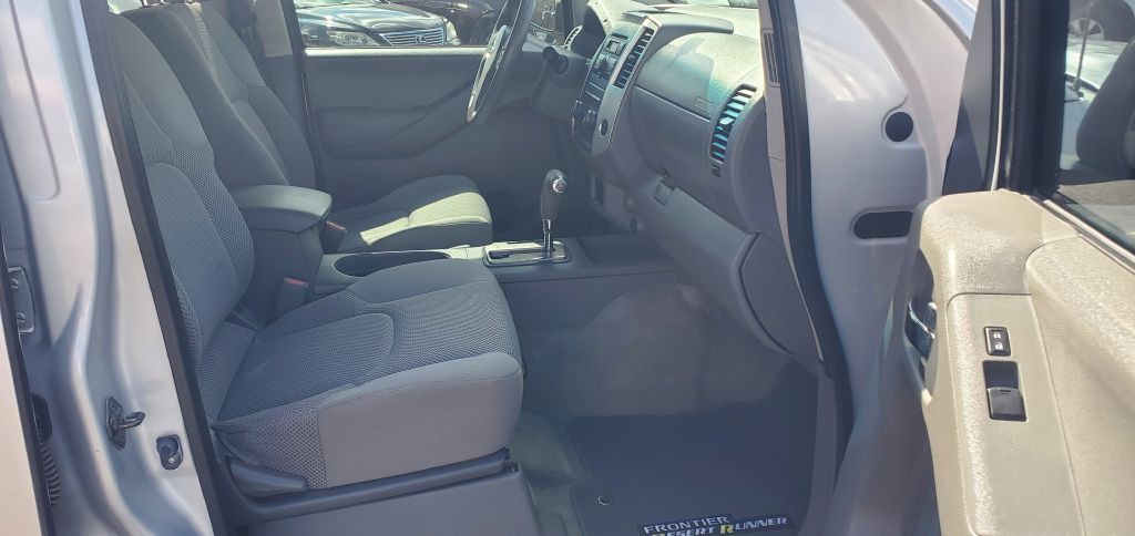 2012 Nissan Frontier Image 12