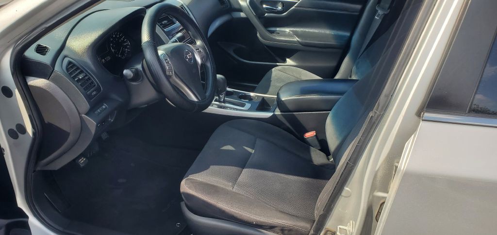 2015 Nissan Altima Image 2
