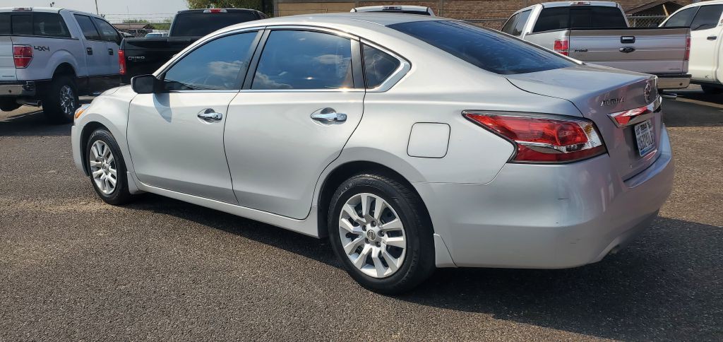 2015 Nissan Altima Image 4