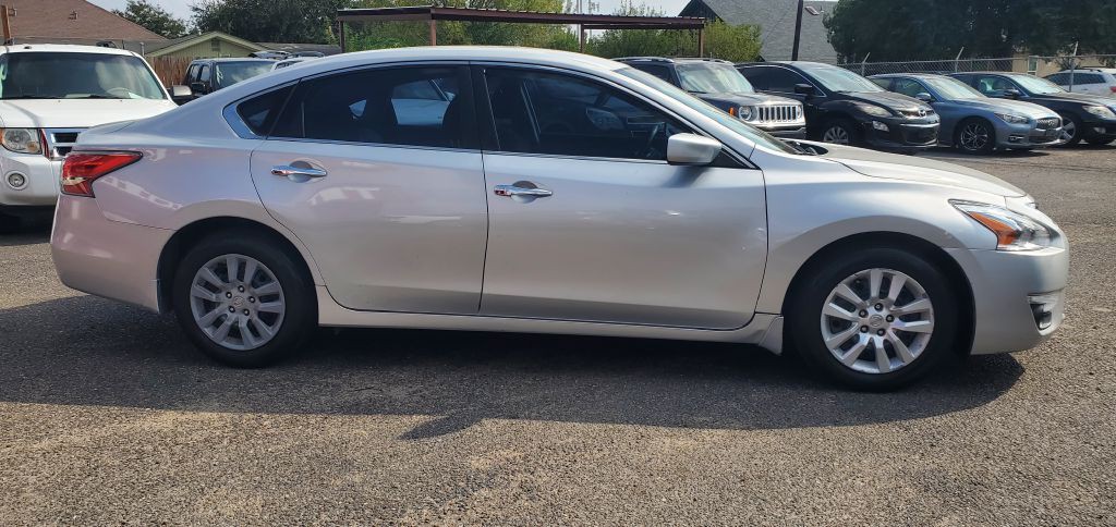 2015 Nissan Altima Image 8