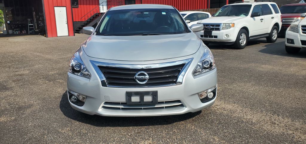 2015 Nissan Altima Image 10