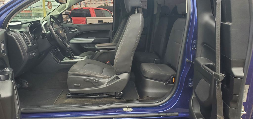 2016 Chevrolet Colorado Image 2