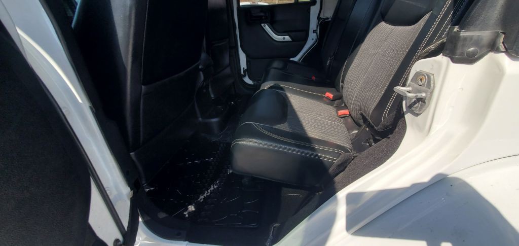 2014 Jeep Wrangler Unlimited Image 2