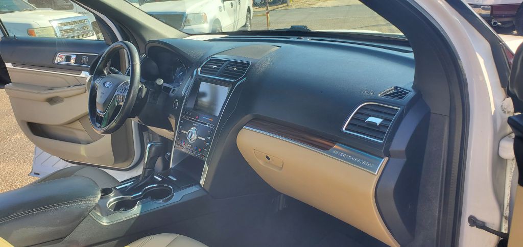 2016 Ford Explorer Image 2