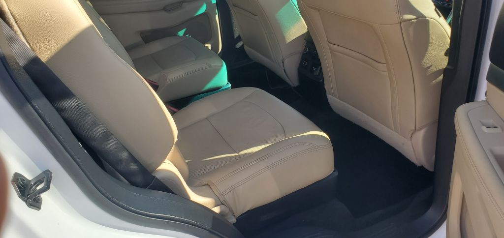 2016 Ford Explorer Image 4