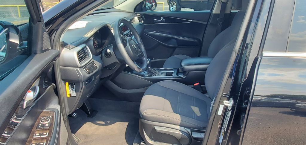 2017 Kia Sorento Image 2