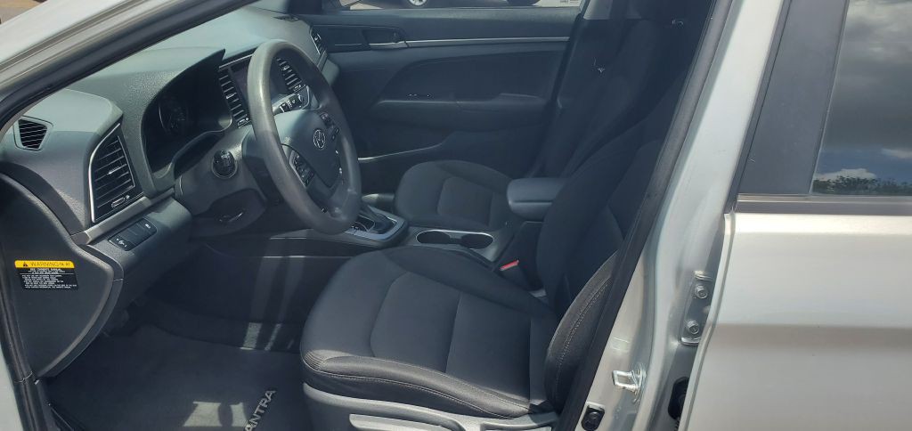 2018 Hyundai Elantra Image 2