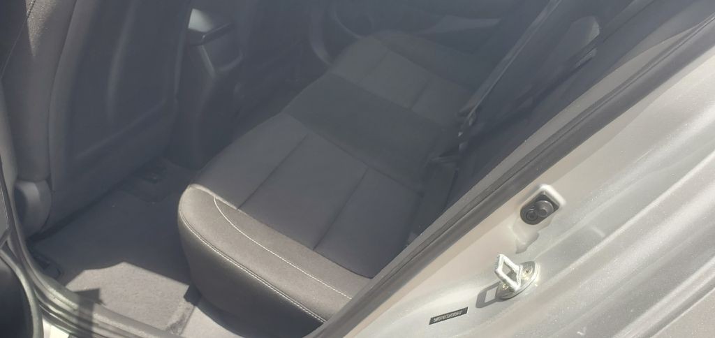 2018 Hyundai Elantra Image 3