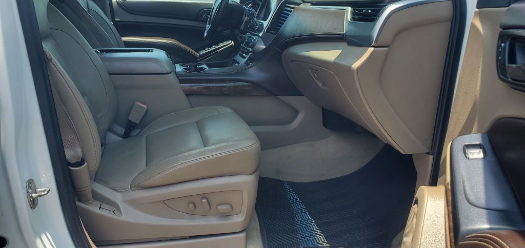 2016 Chevrolet Tahoe Image 2