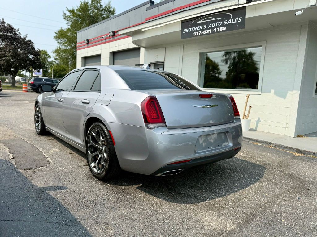 2016 Chrysler 300 Image 9