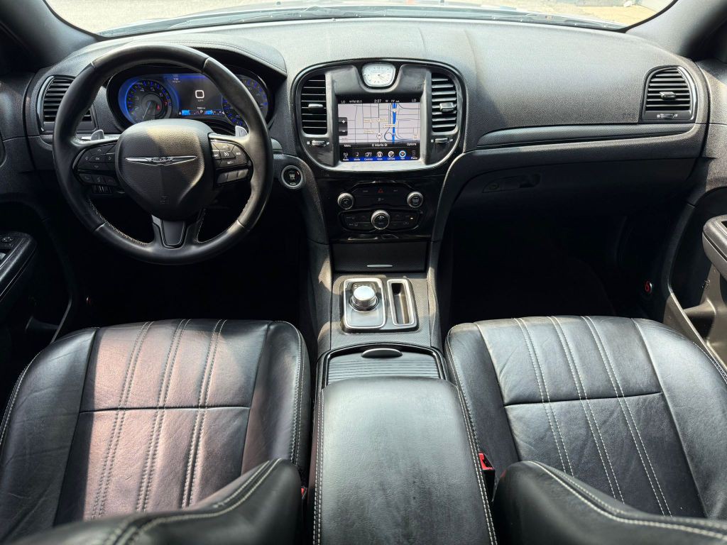 2016 Chrysler 300 Image 13