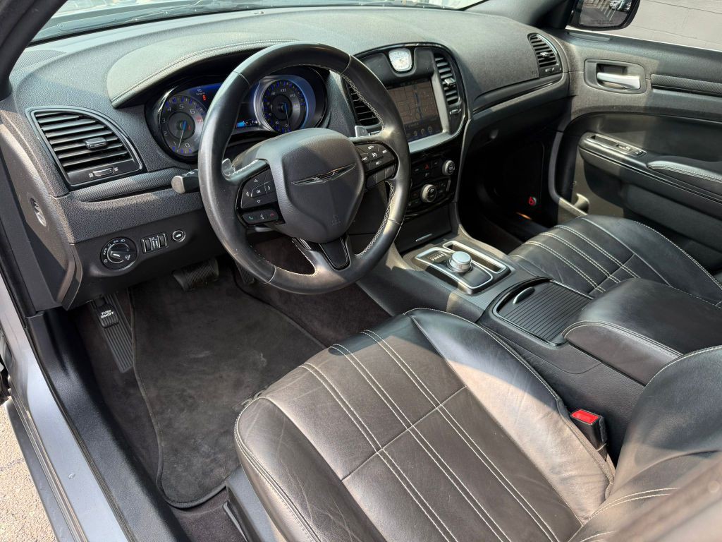 2016 Chrysler 300 Image 14