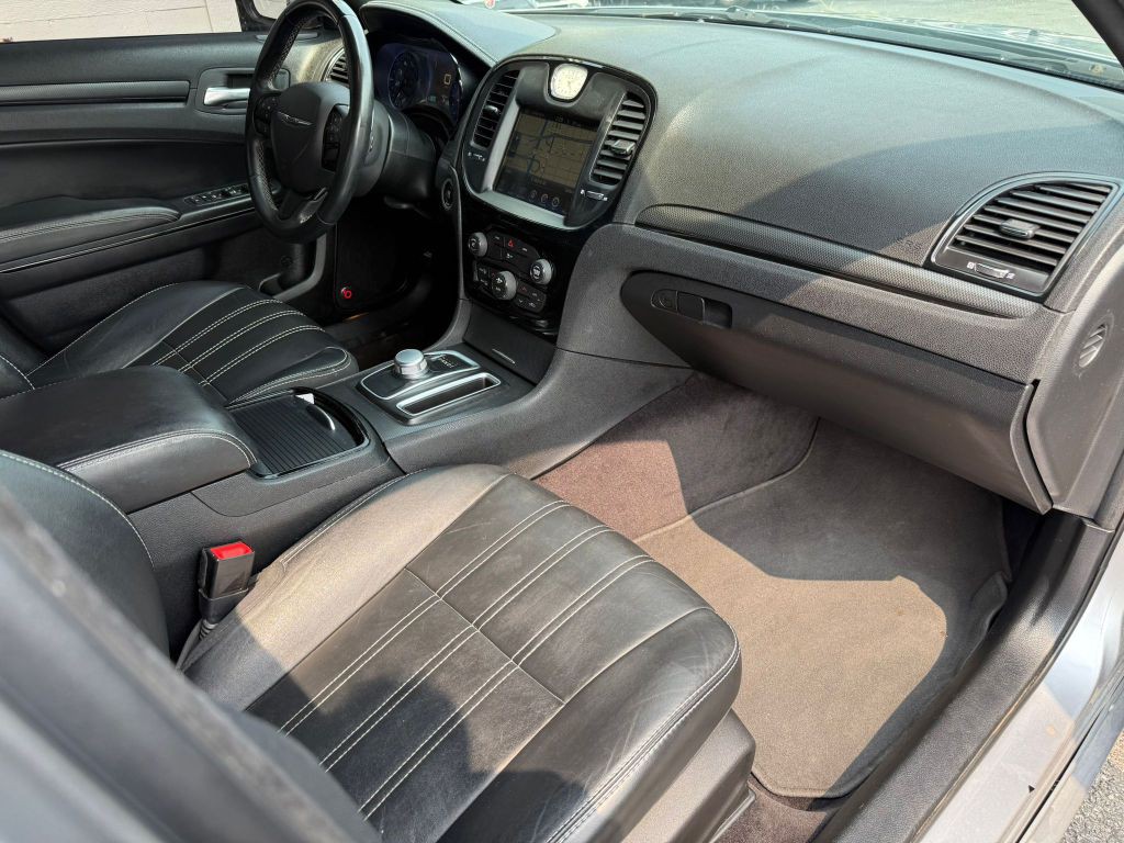 2016 Chrysler 300 Image 15