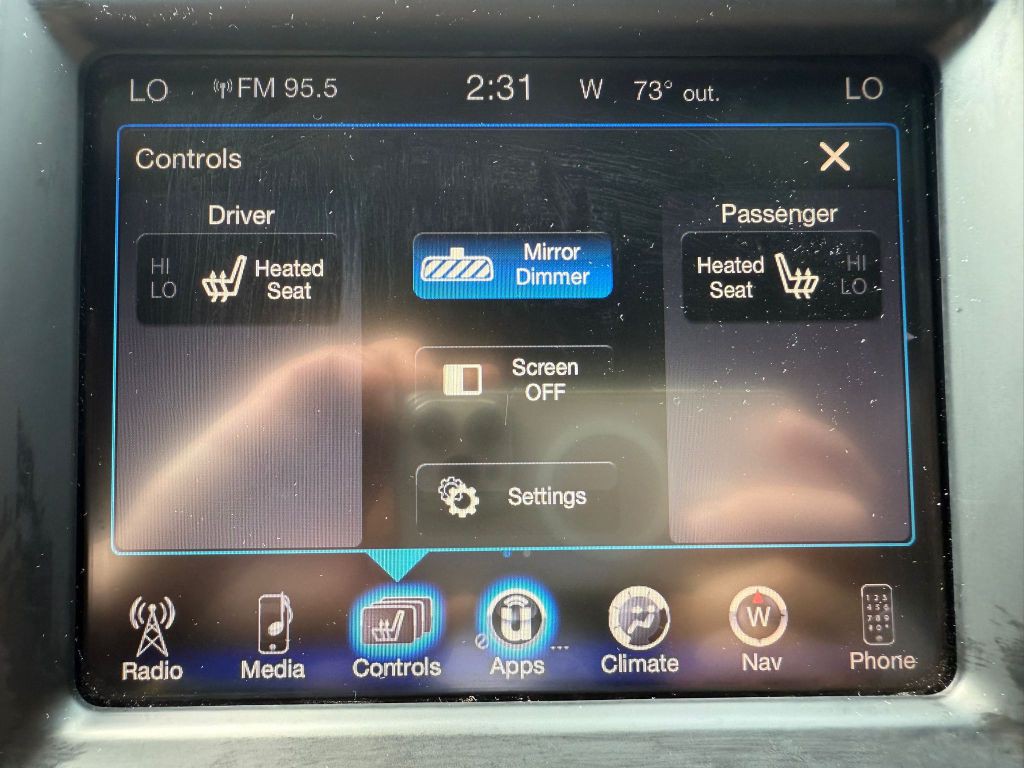 2016 Chrysler 300 Image 25