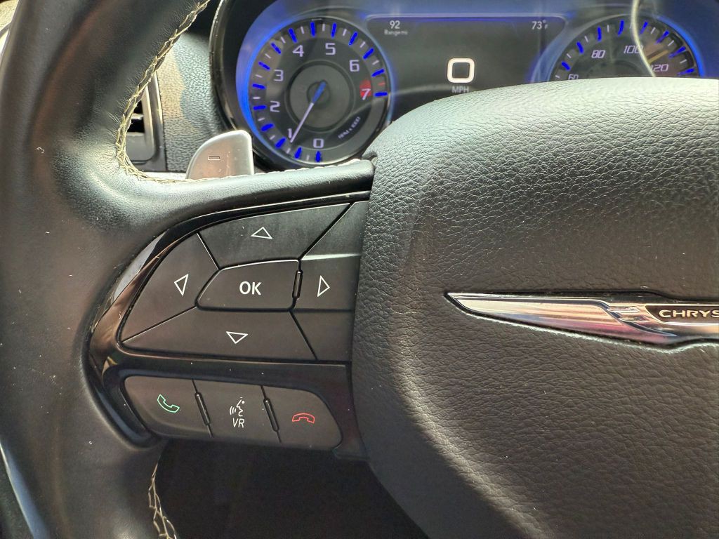 2016 Chrysler 300 Image 27