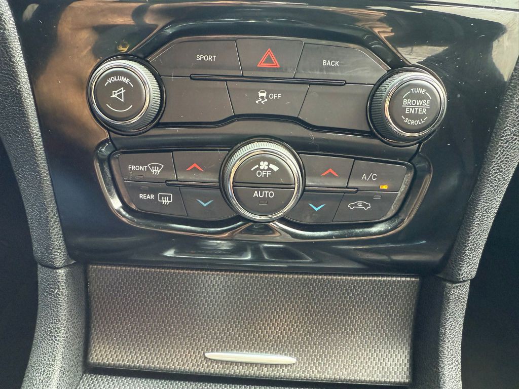 2016 Chrysler 300 Image 29