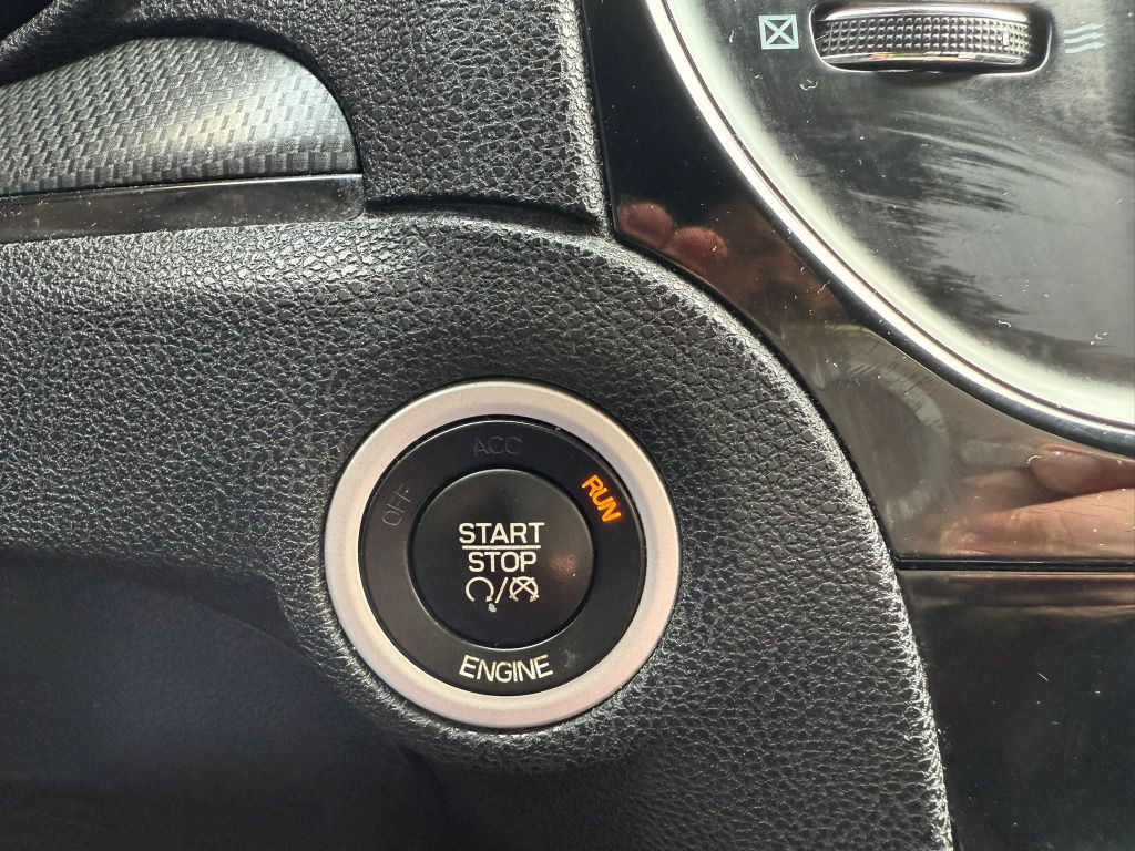 2016 Chrysler 300 Image 31