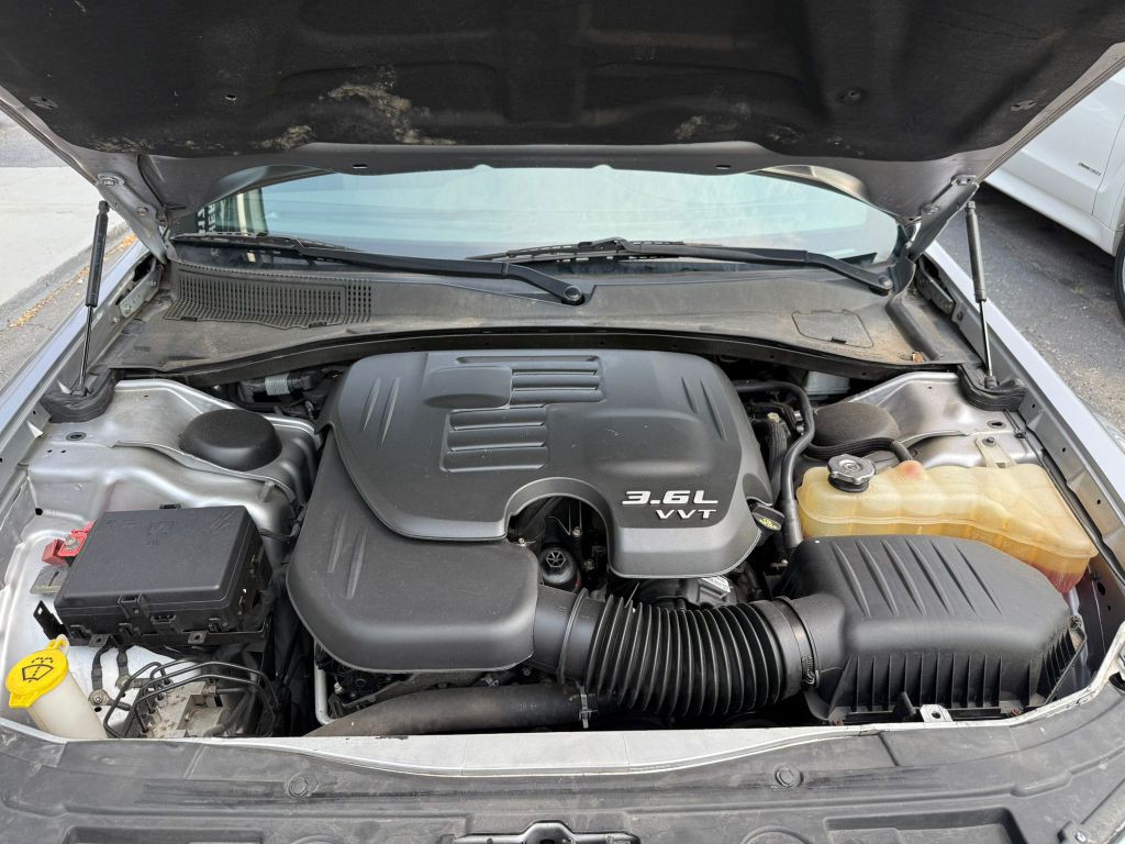 2016 Chrysler 300 Image 34