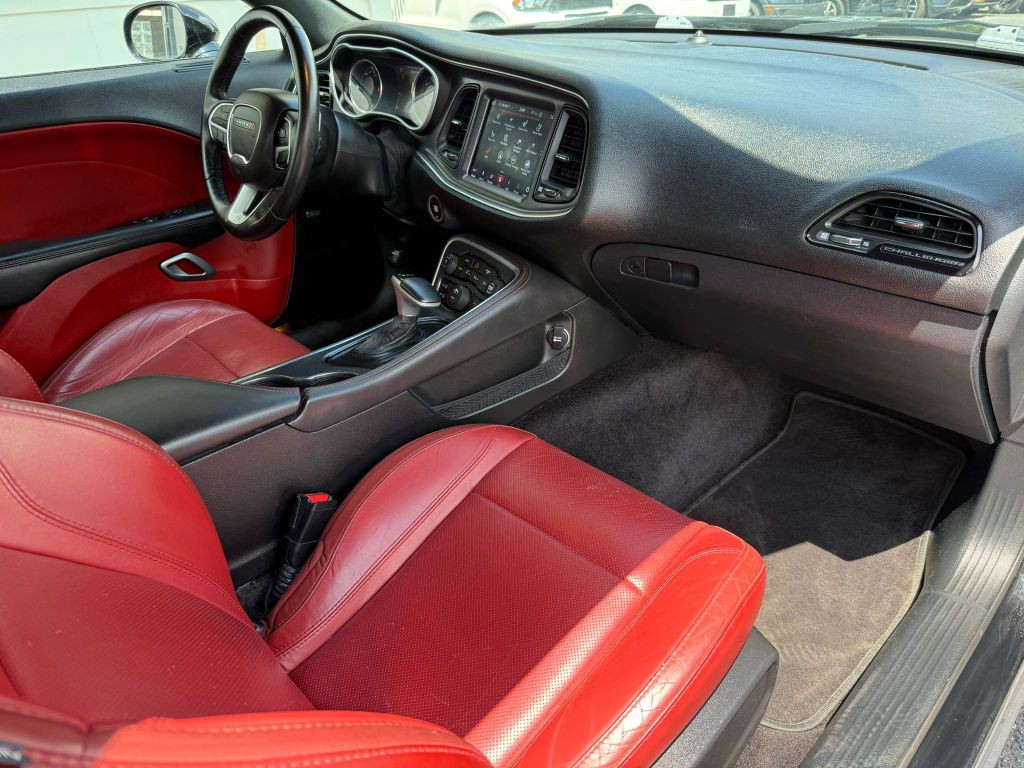 2018 Dodge Challenger Image 17