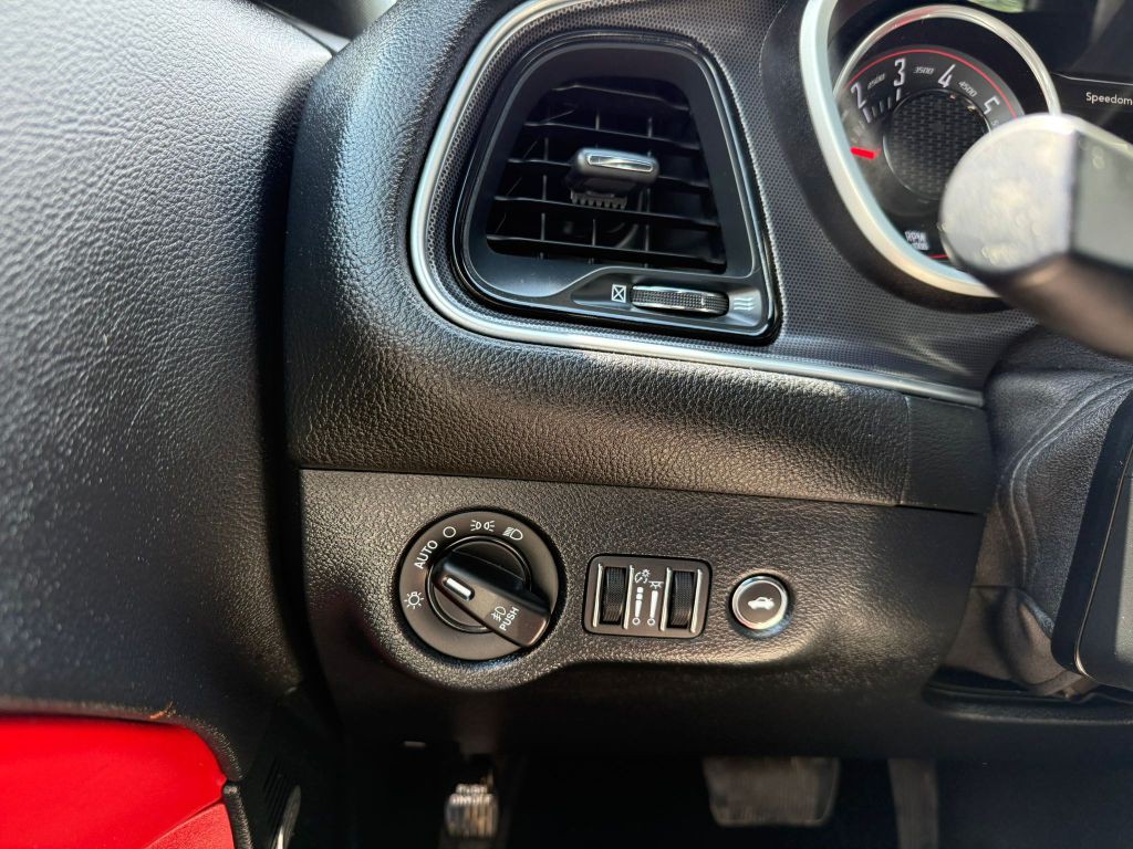 2018 Dodge Challenger Image 33