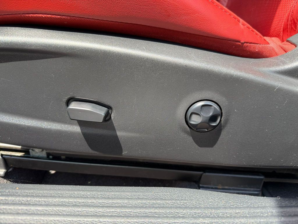 2018 Dodge Challenger Image 36