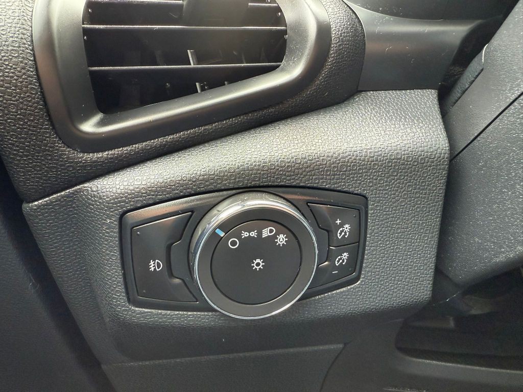 2018 Ford Econoline Image 32