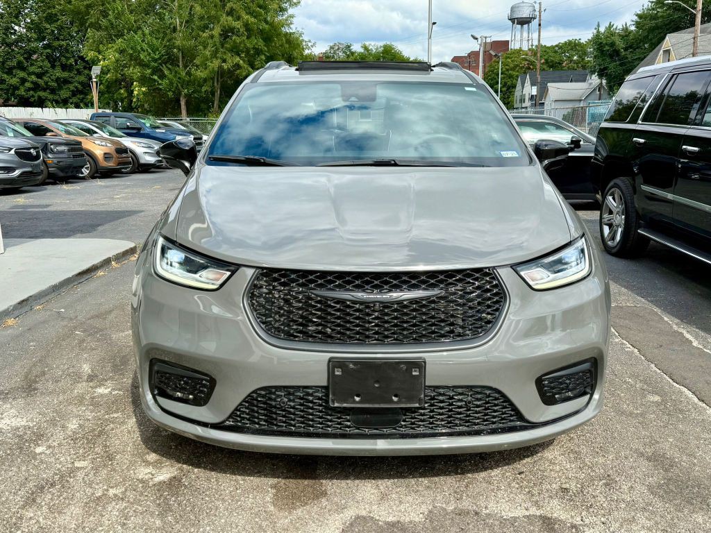 2023 Chrysler Pacifica Image 2