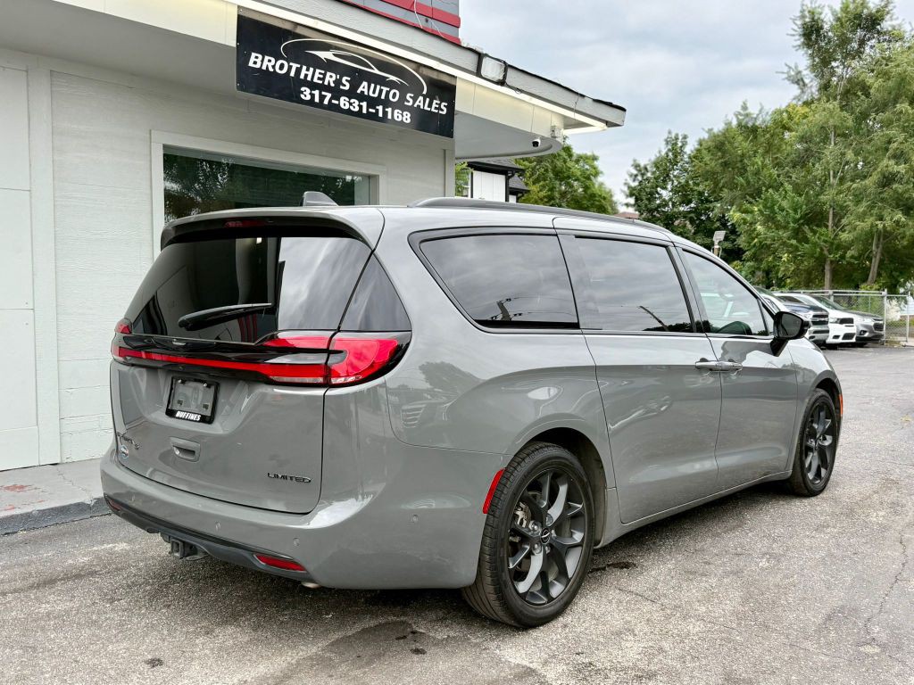 2023 Chrysler Pacifica Image 11