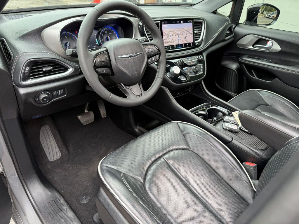 2023 Chrysler Pacifica Image 16