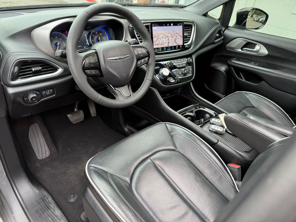 2023 Chrysler Pacifica Image 17