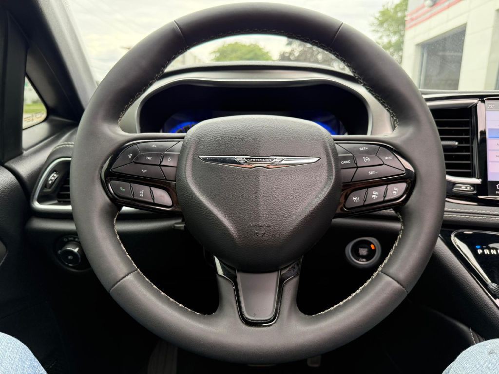 2023 Chrysler Pacifica Image 25