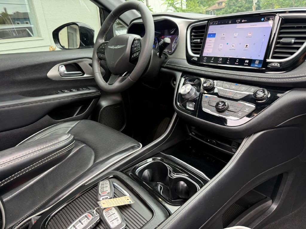 2023 Chrysler Pacifica Image 35