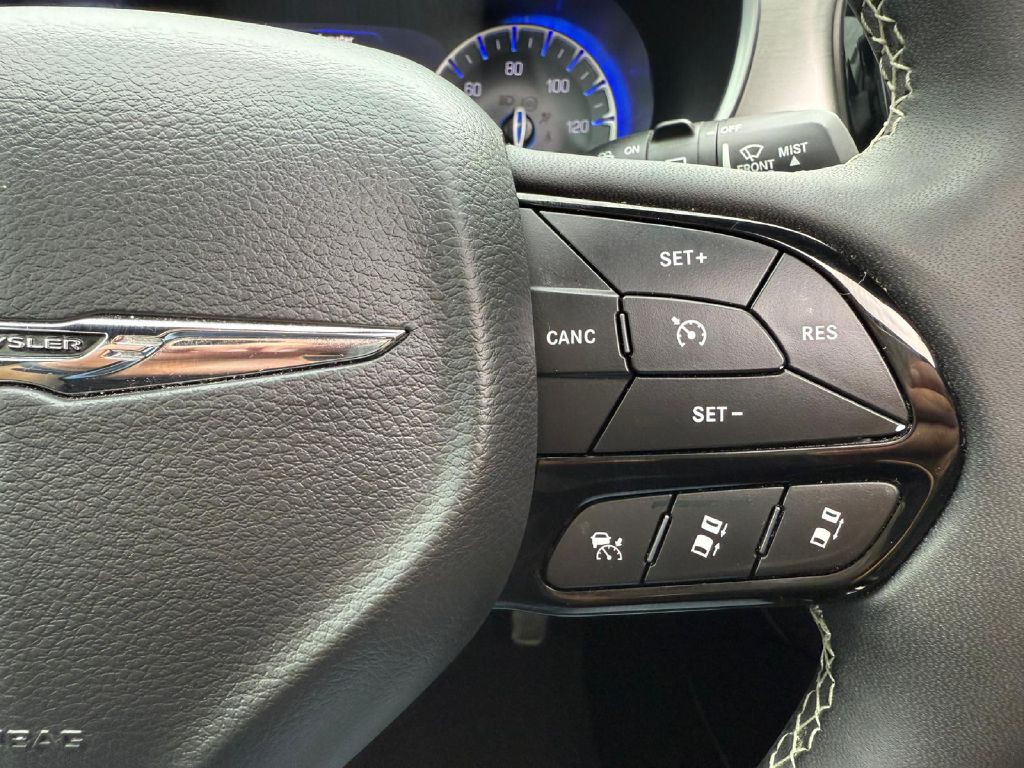 2023 Chrysler Pacifica Image 40