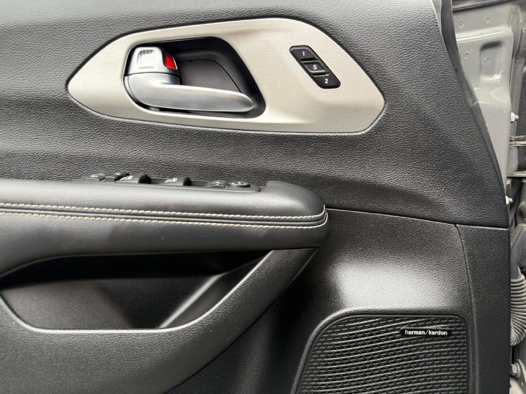 2023 Chrysler Pacifica Image 41