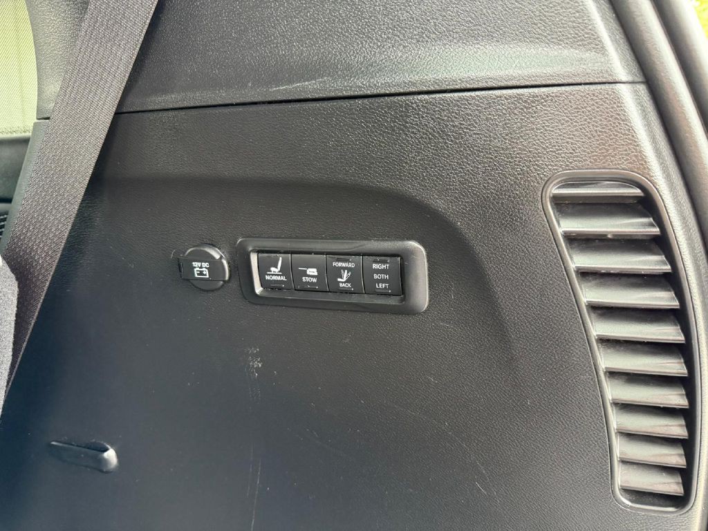 2023 Chrysler Pacifica Image 42