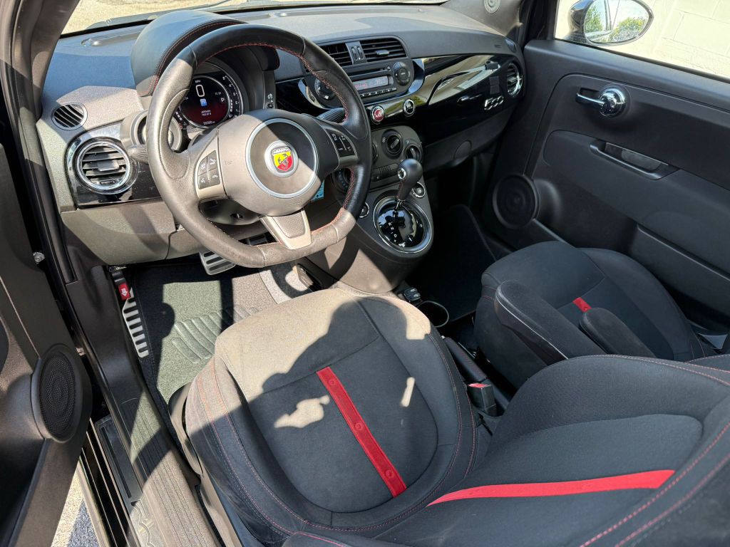 2015 FIAT 500 Image 13