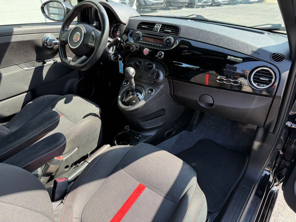 2015 FIAT 500 Image 15