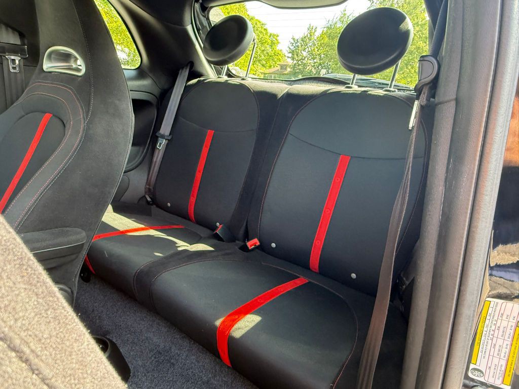 2015 FIAT 500 Image 16