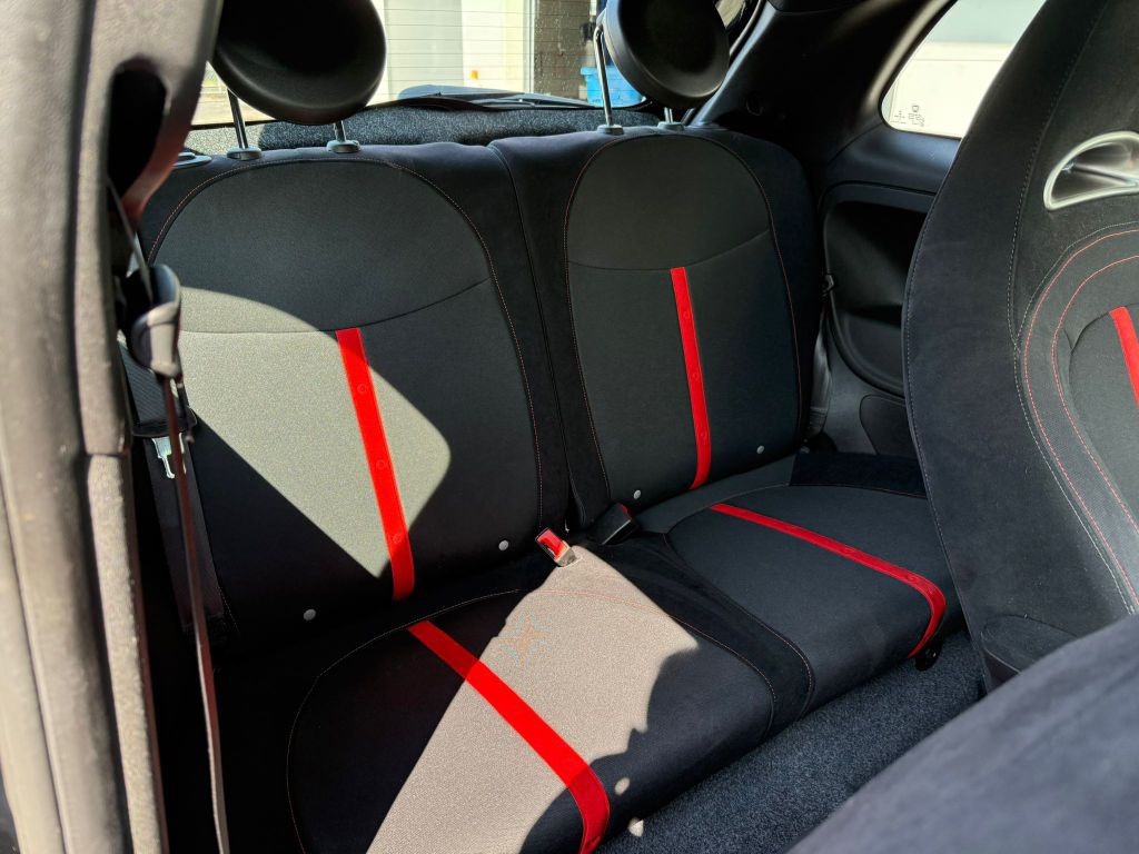 2015 FIAT 500 Image 17