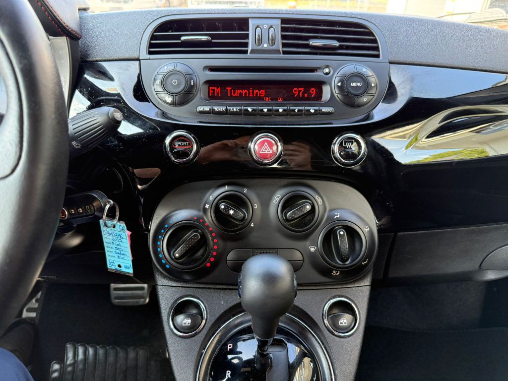2015 FIAT 500 Image 21